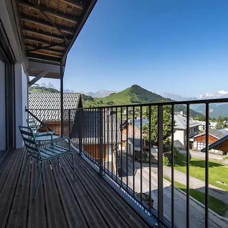 New Triplex 4 Bedroom Near Slopes Balcony & View