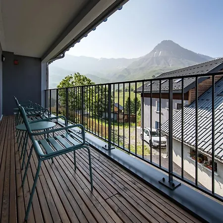 New Triplex 4 Bedroom Near Slopes Balcony & View * Albiez-Montrond